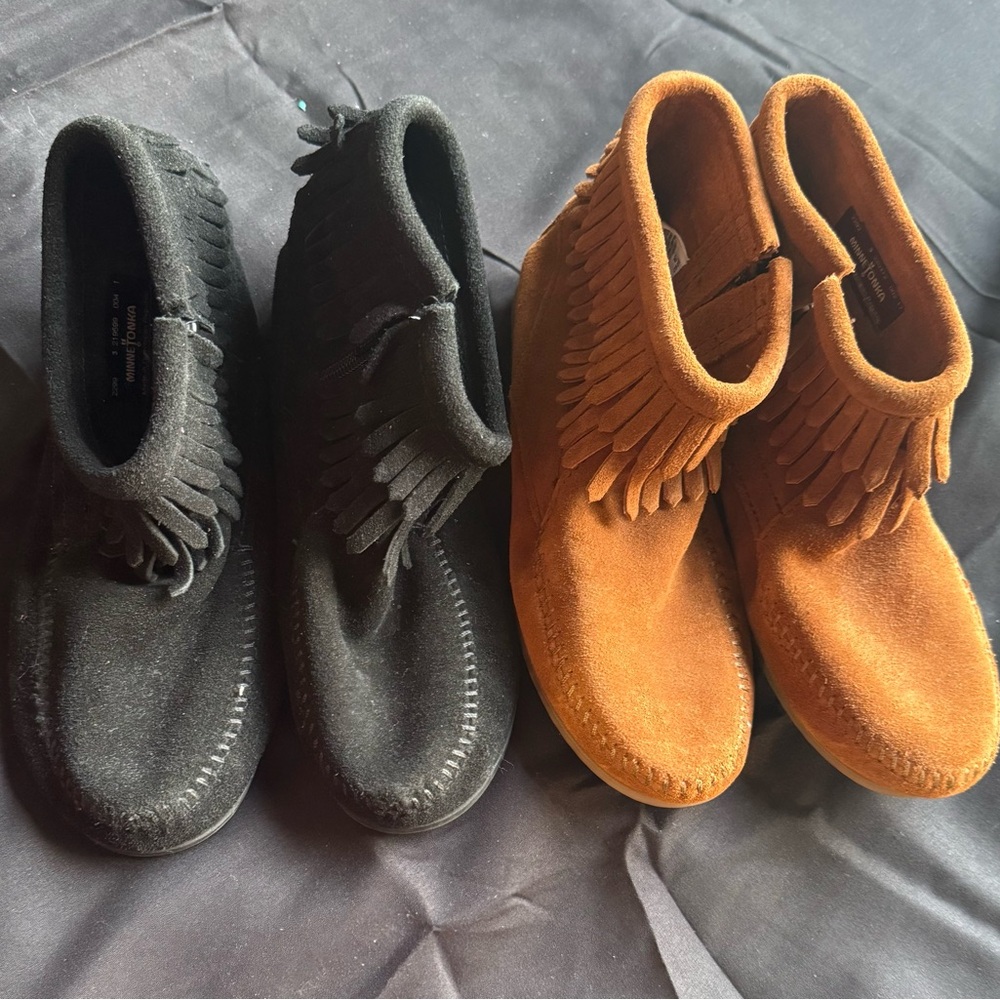 Minnetonka Suede Fringe Boots in Tan